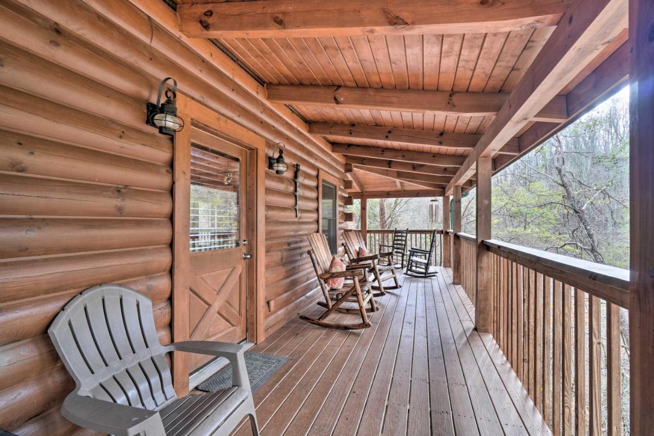 Inviting Sevierville Cabin With Deck And Hot Tub! Kültér fotó