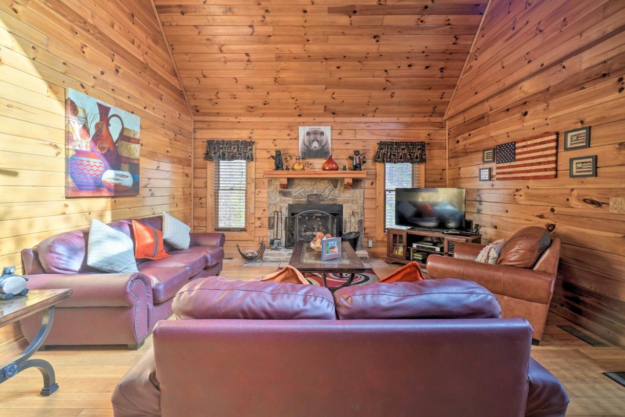 Inviting Sevierville Cabin With Deck And Hot Tub! Kültér fotó