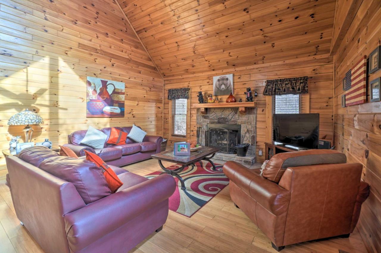 Inviting Sevierville Cabin With Deck And Hot Tub! Kültér fotó