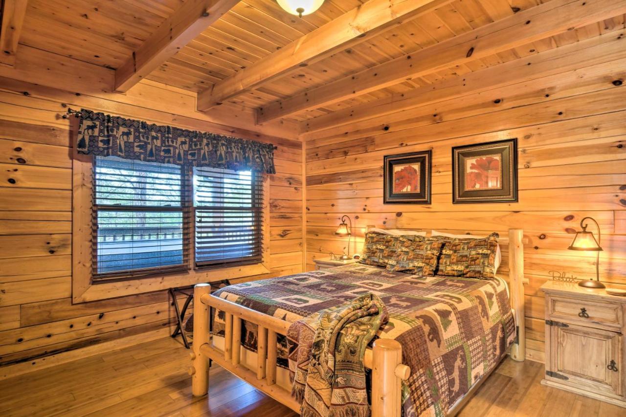 Inviting Sevierville Cabin With Deck And Hot Tub! Kültér fotó