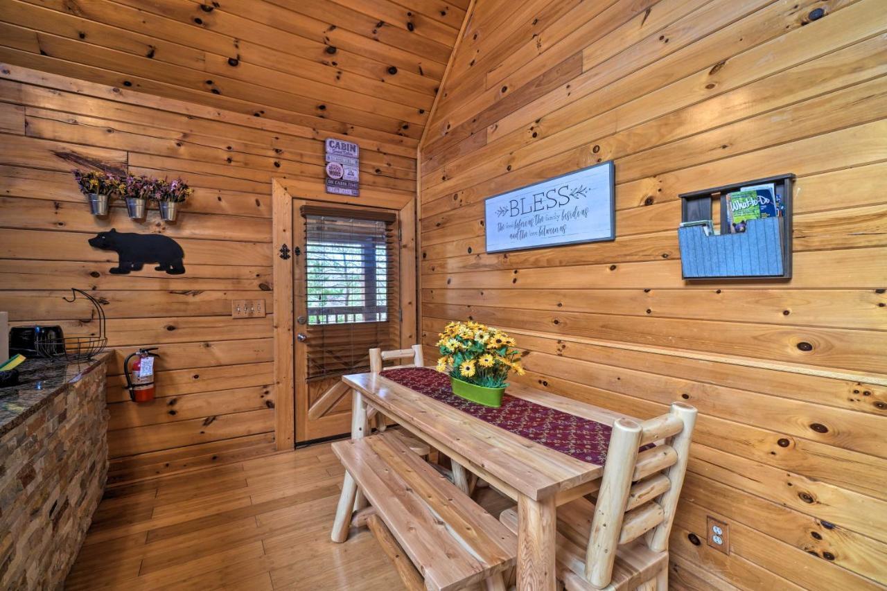Inviting Sevierville Cabin With Deck And Hot Tub! Kültér fotó