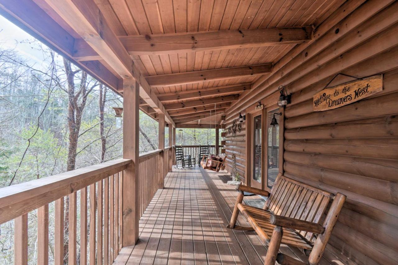 Inviting Sevierville Cabin With Deck And Hot Tub! Kültér fotó