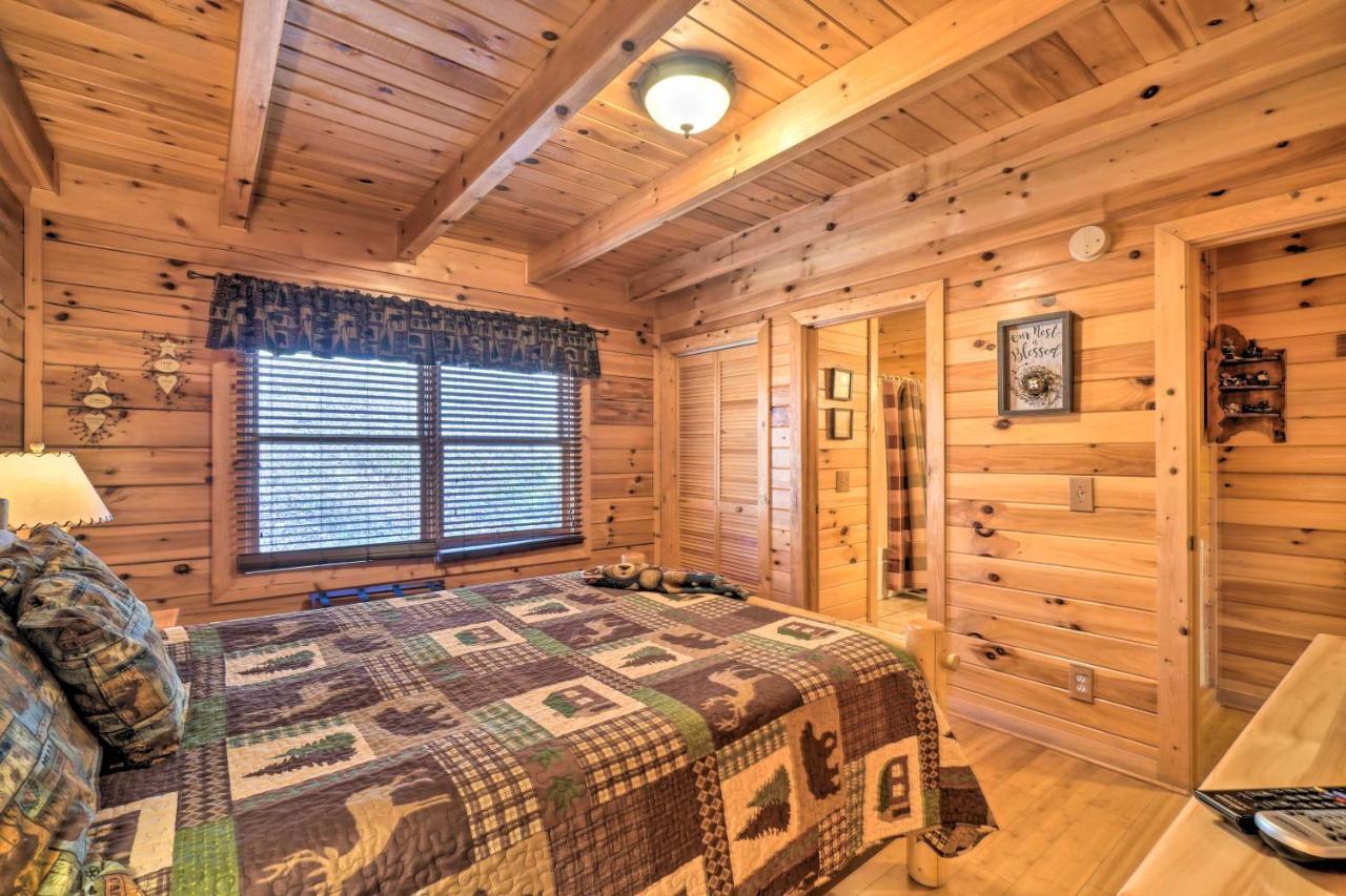Inviting Sevierville Cabin With Deck And Hot Tub! Kültér fotó